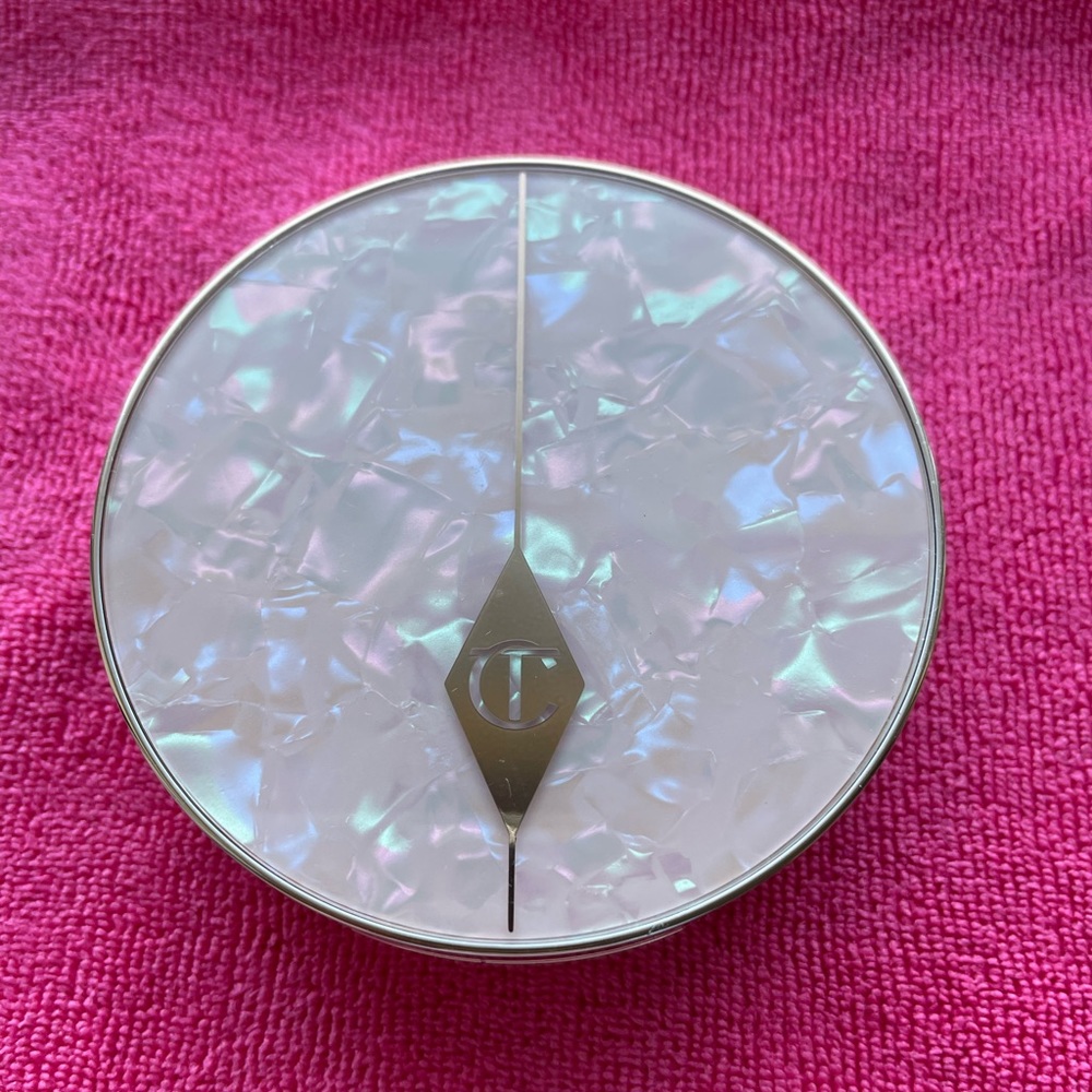 Charlotte Tilbury Pillowtalk Multi-glow Romance Light highlighter